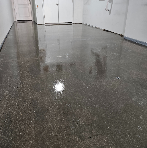 Enhance your space with polished concrete, a durable, glossy flooring solution requiring no additional coatings. Perfect for offices, retail, and warehouses.