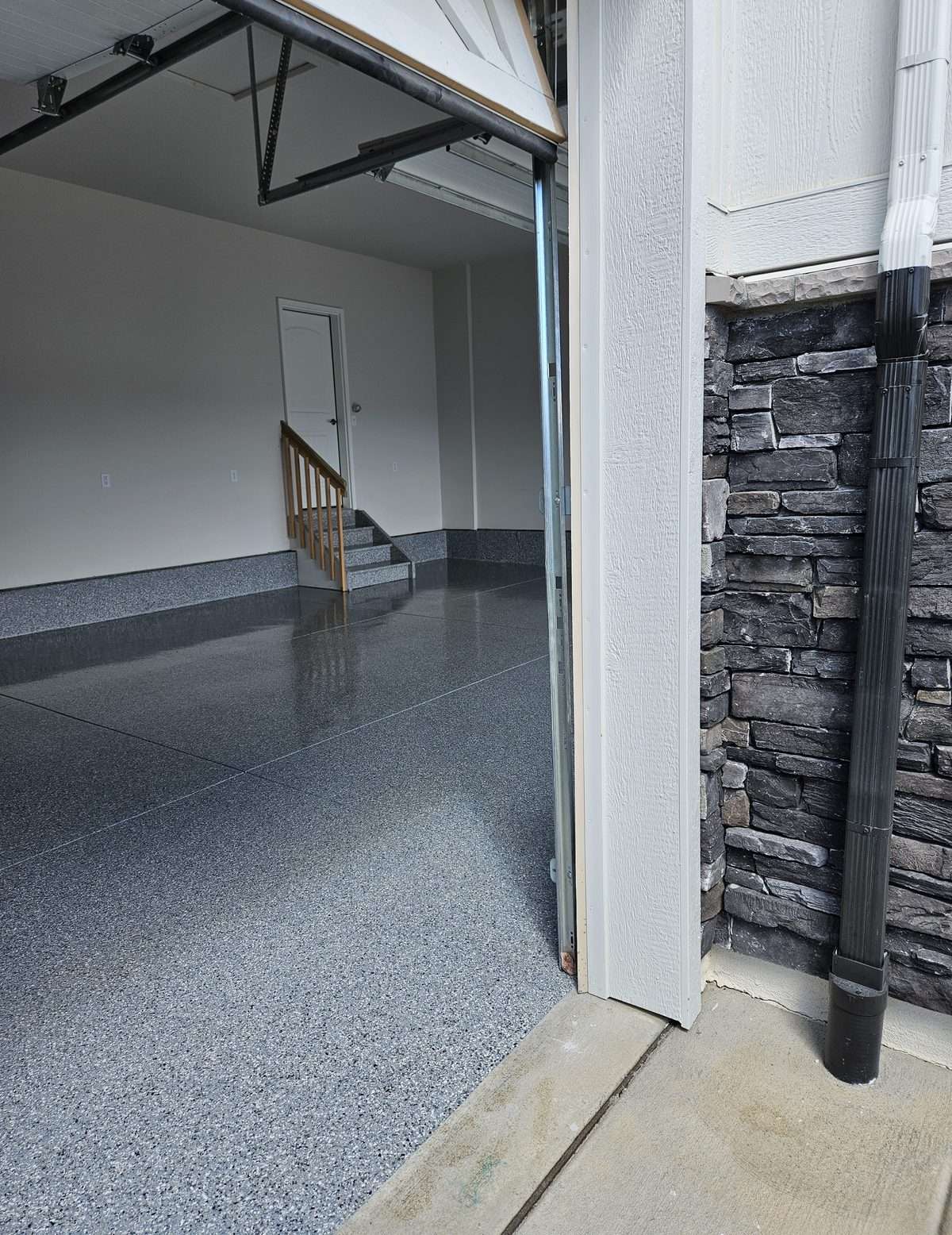 Flake garage floor coating installed by EvrStep